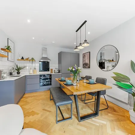 Daire Lambert House Two